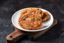 CHEESE RAVA CUTLET