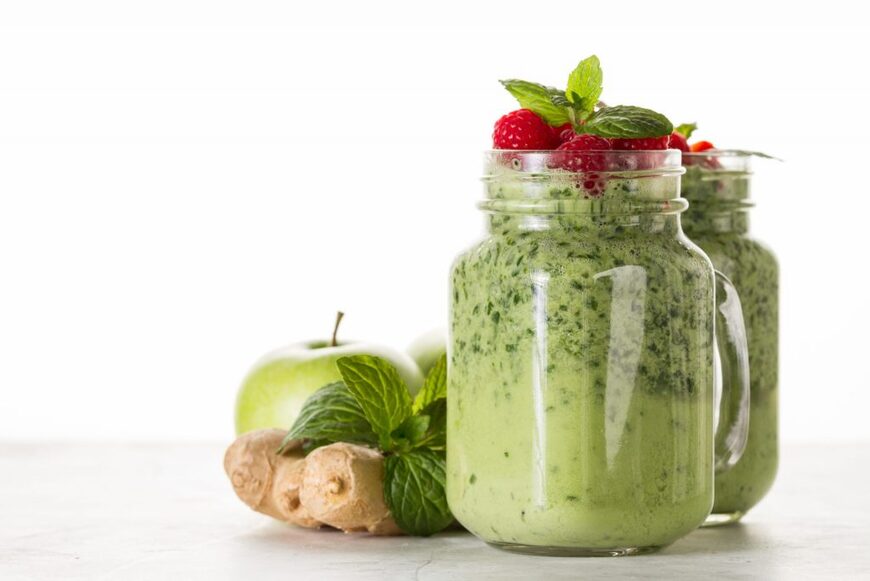 Green smoothie with matcha and chia 2