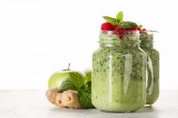 Green Smoothie with Matcha and Chia 2