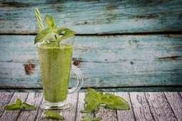 Green Smoothie with Matcha and Chia