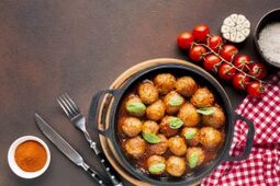 HONEY SRIRACHA GLAZED MEATBALLS 1