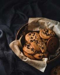 THE BEST CHEWY CHOCOLATE CHIP COOKIES 2